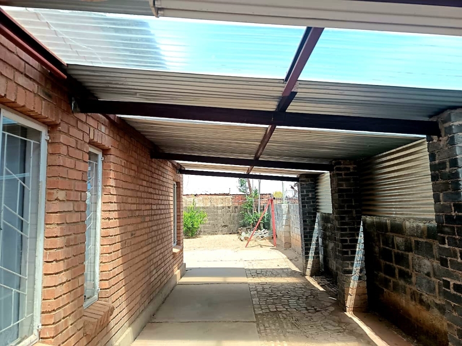 2 Bedroom Property for Sale in Roodepan Northern Cape